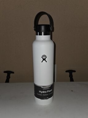 Hydro Flask White Water Bottle with Black Handle Lid 24oz
